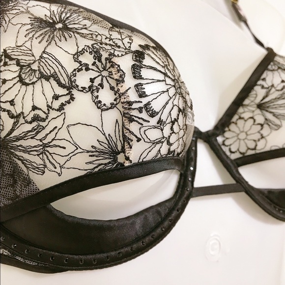 💖Victoria Secret SEXY Demi Bra with Crystals - Picture 3 of 7